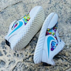 Nike Revolution Sneakers